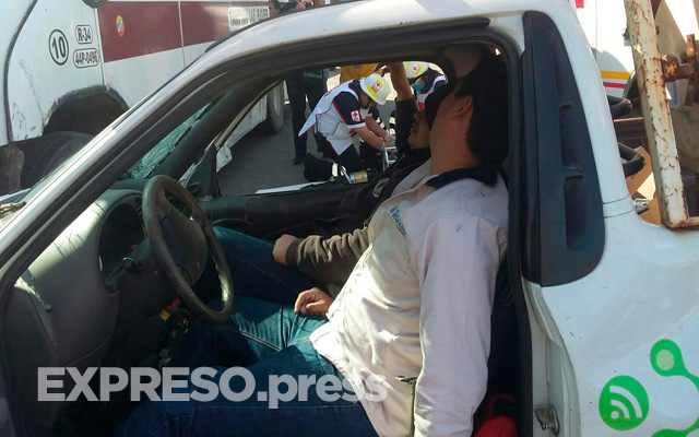 autobus-arrastra-camioneta-2