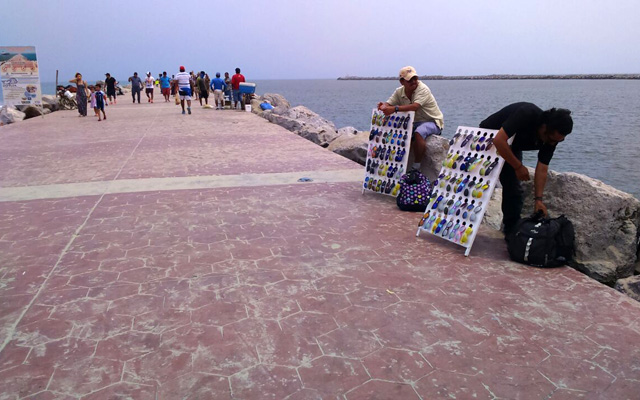 vendedores-comerciantes-ambulantes-escolleras
