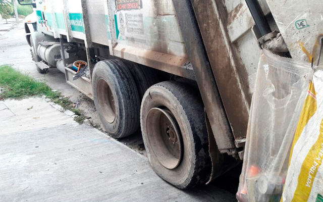 camion-basura-llantas-ponchadas-2
