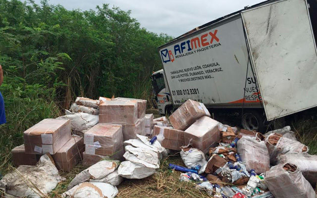 vuelca-camion-de-paqueteria1