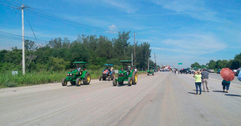 bloquean-carretera-tampico-mante1