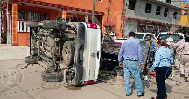 vuelca-camioneta-de-la-cfe1