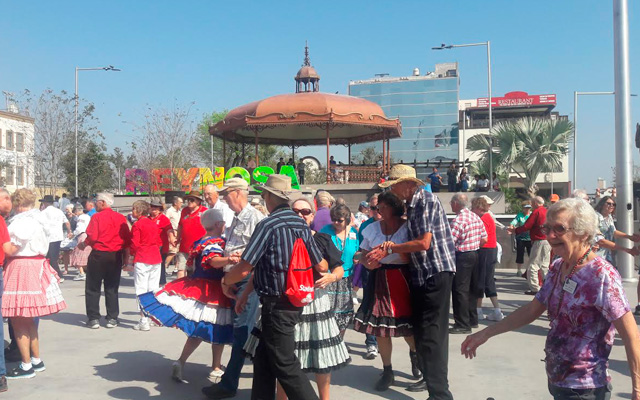texanos-bailando-en-reynosa