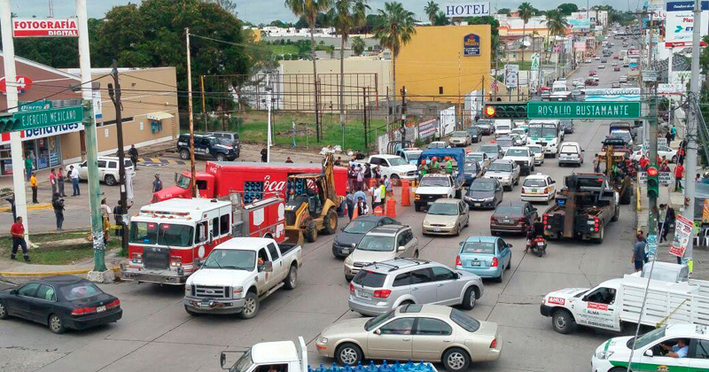 camion-de-coca-se-hunde2